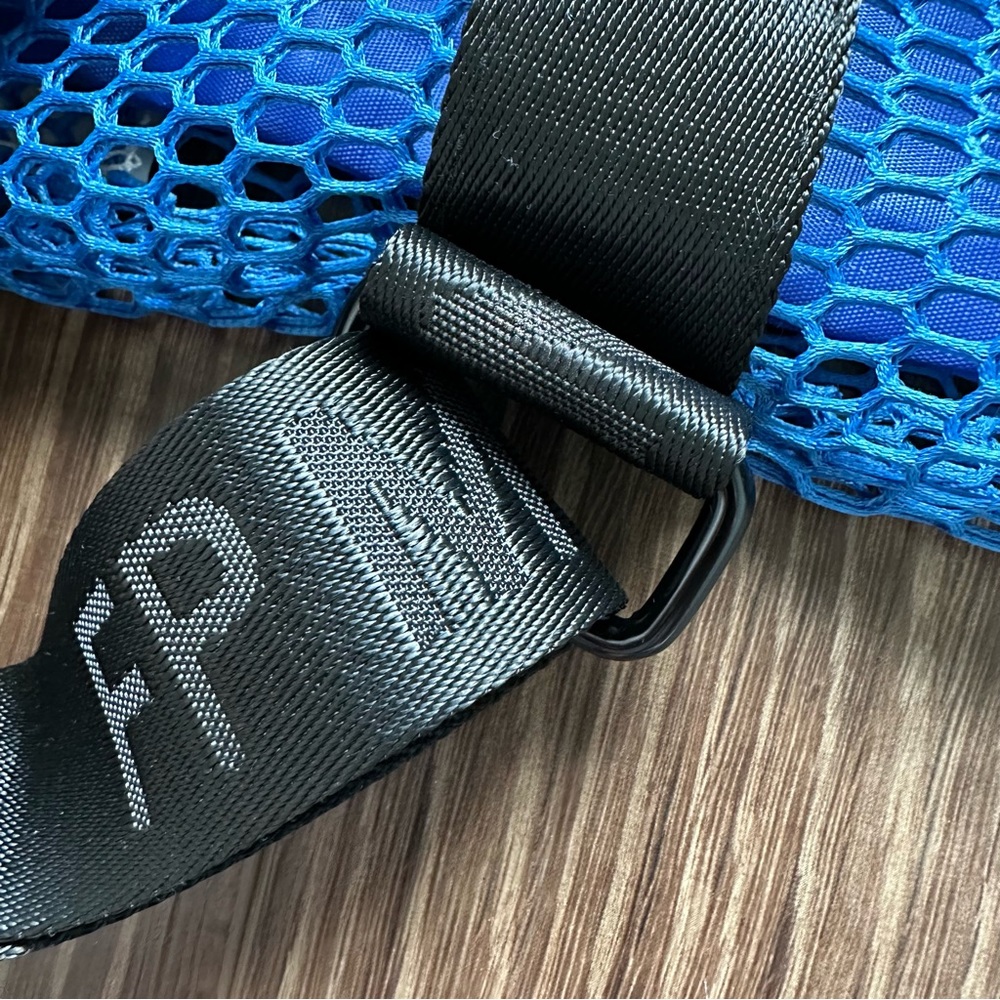 🆕 Free People Unisex Blue Mini Mesh Sling Bag - Picture 9 of 14